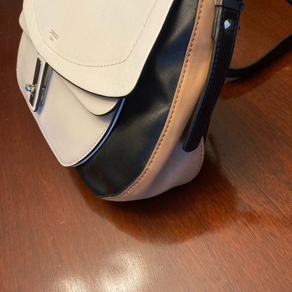 Guess saddle crossbody bag / handbag / purse - Picture 3 of 6